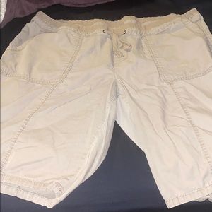 Elastic waist pull on cargo shorts